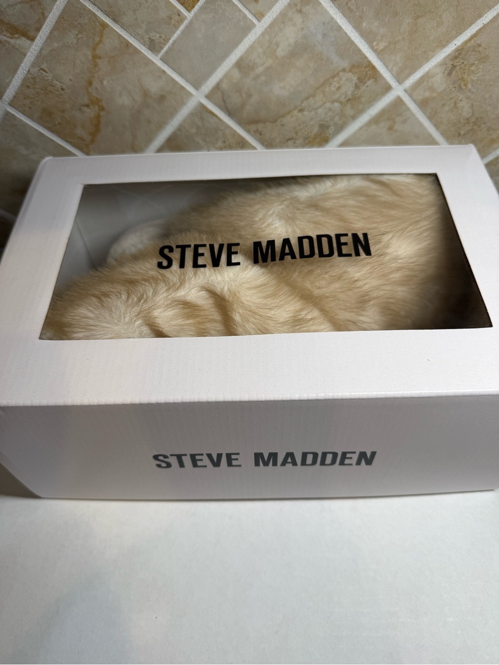 Steve Madden Women's Poof Slipper- Natural Size 9 Brand New in Box Cute